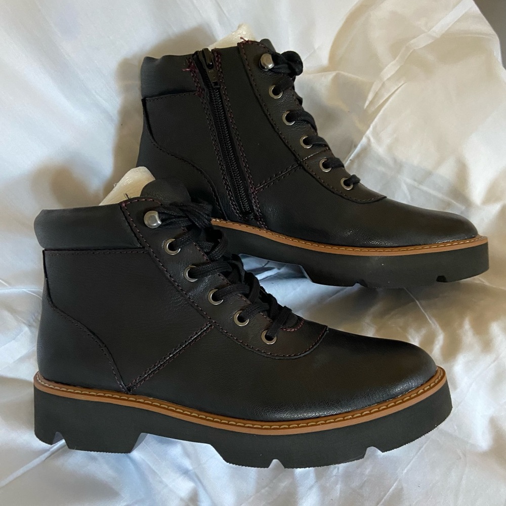 Naturalizer Lucy: Black lace-up side zipper boot